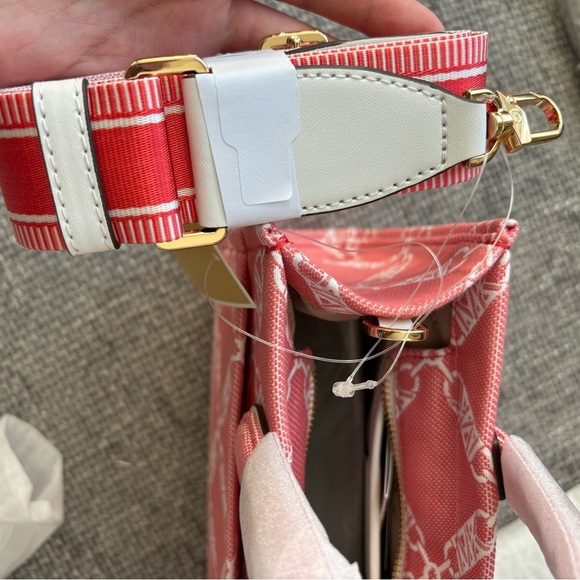 BNWT authentic Michael Kors Coral Crossbody Bag – Store Purchase (Not Outlet)! - Picture 13 of 16